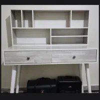 میز تحریر کتابخانه دار