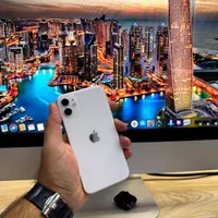 اپل iPhone 11 با حافظهٔ ۲۵۶ گیگابایت