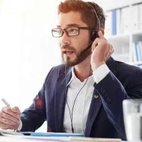 همراه بیمار در بیمارستان