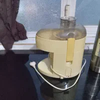 دو عدد اتو مدلWORLOST۸R و AES و دو عدد آبمیوه گیری