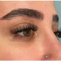 مژههایی زیبا و ماندگار (تخفیف ویژه)