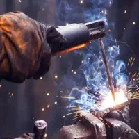 کارگر فنی آشنا به جوشکاری با سابقه کار