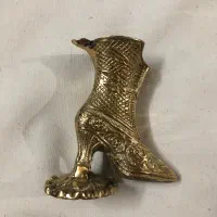 کفش برنجی