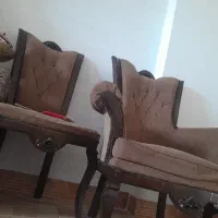 مبله ۹نفره همراه بادوعدد میز عسلی ویک میز وسط