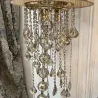 آباژور پایه برنز ایستاده کنار سالنی