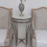 میز کنار سالنی
