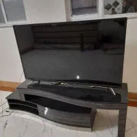 میزتی وی تمیز وسالم ومرتب درحدنو  55 تا60اینچ