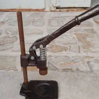 دستگاه پرس سر بطری