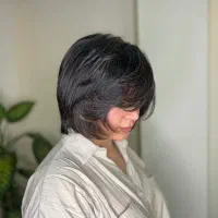 مدل برای کوتاهی در سالن زیبایی مجلل|خدمات آرایشگری و زیبایی|رشت, بوسار|دیوار