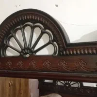 تخت خواب وآینه کنسول. جنس چوب عالی درجه یک