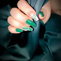 آفر ویژه ی خدمات ناخن به مناسبت یلدا