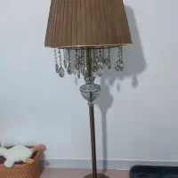 آباژور ایستاده