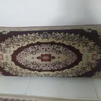 دو عدد پشتی با ساعت ایستاده