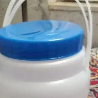 به تعداد  ۱۴ عدد دبه جای ماست تازه