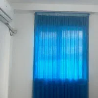 یک پرده رنگ ابی جنس تور با استری شیک