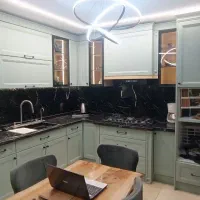 دکور نمایشگاه کابنیت نیوکلاسیک با اکسسوری زیر قیمت