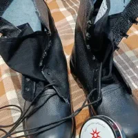 پوتین و لباس سربازی