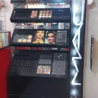 استند آرایشی