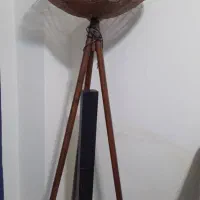 آباژور ایستاده