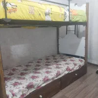 تخت دو طبقه دارای دو کشو لباس