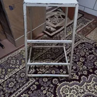 چهارپایه متوسط با پایه های نگهدارنده