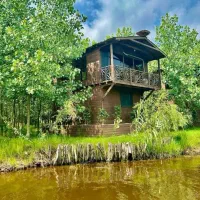 ملک لاکچری طبیعتی باکلبه چوبی آبگیر