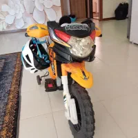 متور اسباب‌ بازی کودک به همراه کلاه ایمنی|اسباب‌‌بازی|فولادشهر, A4|دیوار