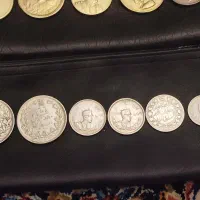 مقادیری اسکناس و سکه نقره و یادبودی