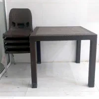 میز و صندلی پلاستیکی طرح چوب