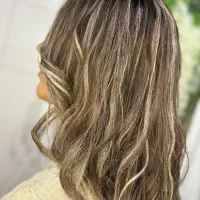 نیازمند مدل رنگ و لایت مو|خدمات آرایشگری و زیبایی|لنجان, |دیوار