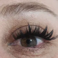 خدمات کاشت مژه