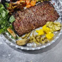 نیروی اقا برای قسمت چایخانه و خانم برای سالنداری