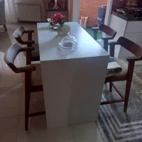 جزیره همراه با ۴ عدد صندلی