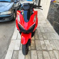 کلیک ۱۸۰ مدل ۱۴۰۳ (۴۰۰ کیلومتر  بیشتر کار نکرده)