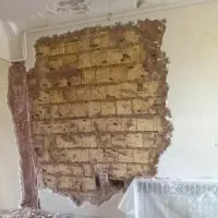 گچکاری و لکه گیری انجام داده میشد در اسرع وقت