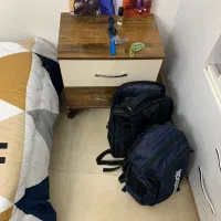 تخت یک نفره نو به همراه تشک نو و کنار تختی