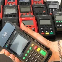 دستگاه کارتخوان سیار با قابلیت اتصال آسان و سریع.