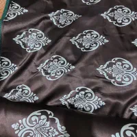 پارچه پرده با تور و یه دونه میز عسلی و یدونه پرده