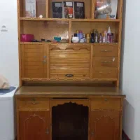 کتابخانه ای با جنس چوب و هنر دست