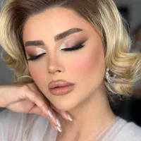 میکاپ تخصصی و شنیون باهم 980با بهترین مواد