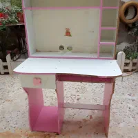 میز تحریر و کامپیوتر