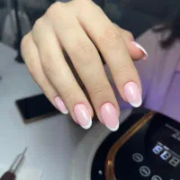 مدل برای کاشت و ترمیم ناخن با ژل