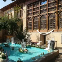 منشی و صندوق دار