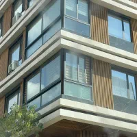 به یک شاگرد سنگ کارآمد وارد به کار ویا نیمچه