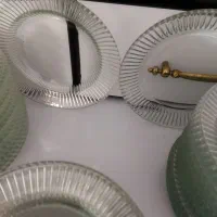 تعدادی ظروف  شیشه ای