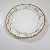 پیشدستی و بشقاب چینی