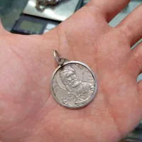 زنجیر و مدال نقره