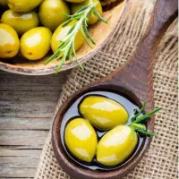 کارگر خانم و آقا برای خط تولید مواد غذایی