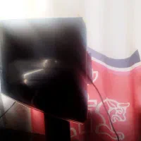 تلوزیون سامسونگ ۳۲ اینچ کاملاً سالم بهمراه میز