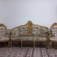 مبل ۹ نفره سلطنتی به دلیل نداشتن فضای کافی